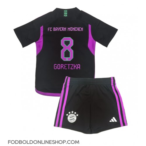 Bayern Munich Leon Goretzka #8 Udebane Trøje Børn 2023-24 Kortærmet (+ Korte bukser)